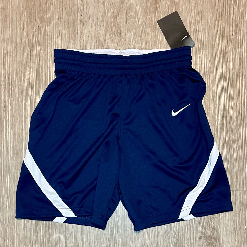 NWT XS Nike Women's Crossover Short